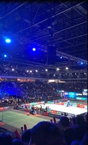 国足能踢单后腰的只有两个人：一个在教练席 一个在监狱里