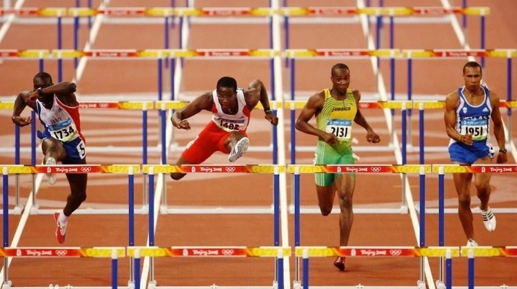 2025 赛季：日本职棒阪神虎队由于明星球员转会，在休赛期引起球迷抗议